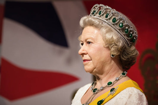Does Queen Elizabeth use a fountain pen?